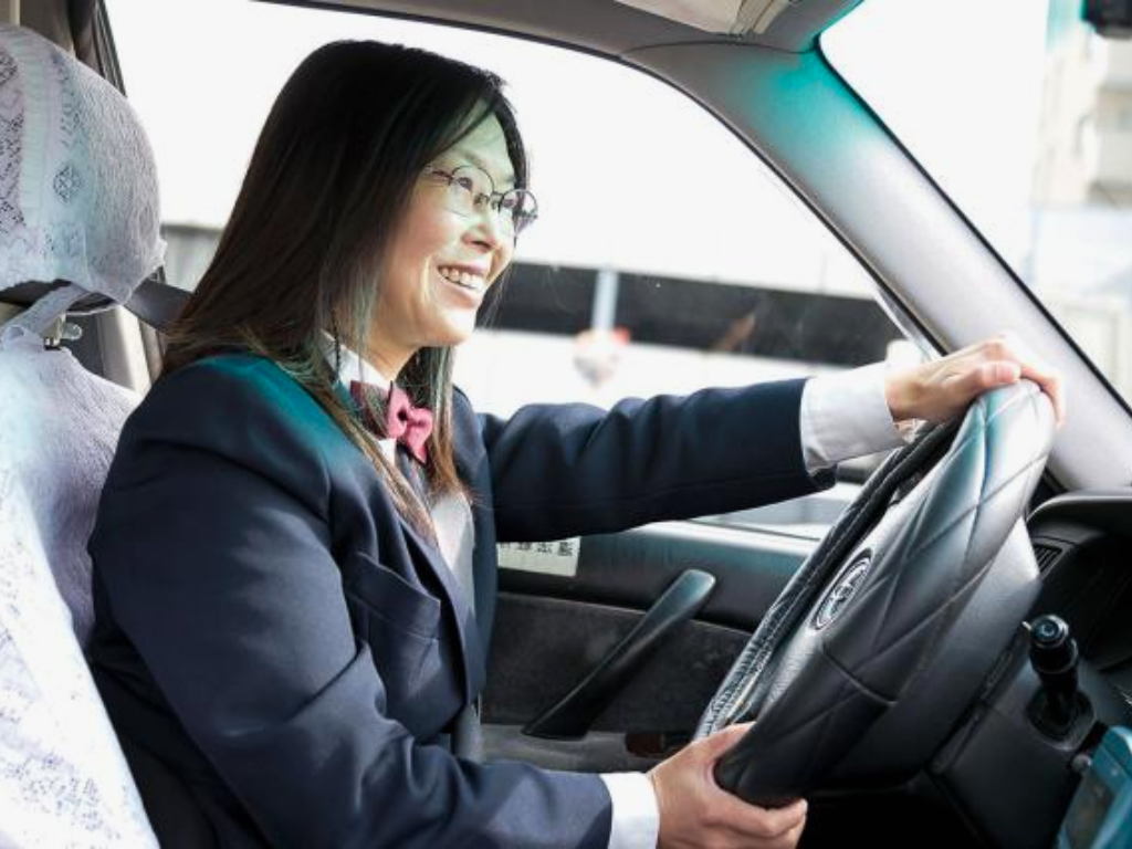 female drievr dubai | lady driver dubai | lady driver looking for employer